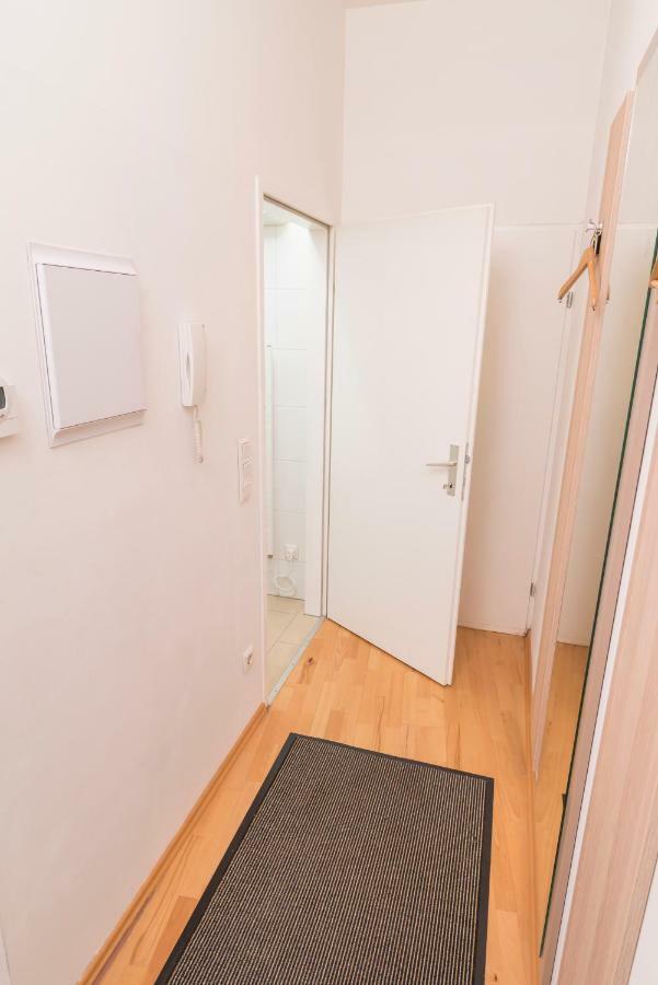 Tiny Hideaway Appartement Wenen Buitenkant foto