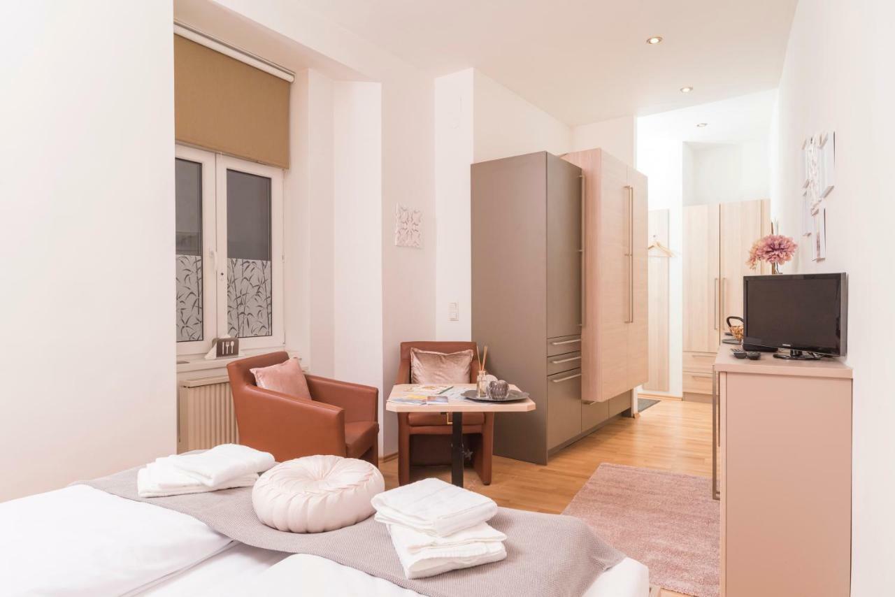 Tiny Hideaway Appartement Wenen Buitenkant foto